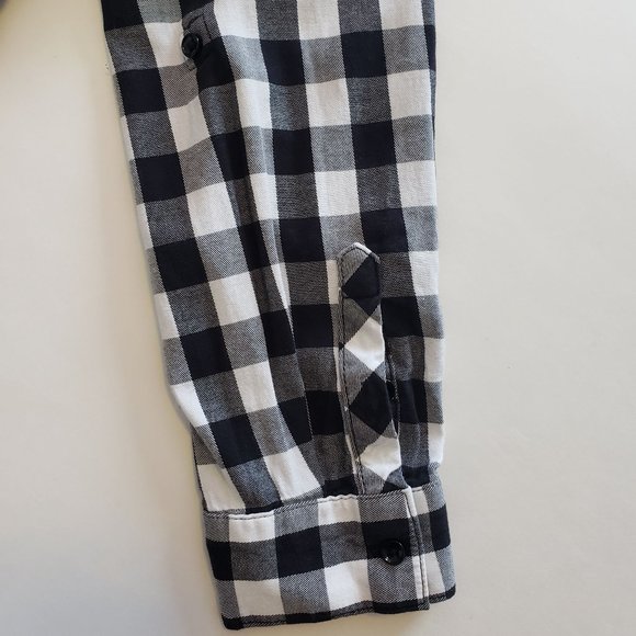 Black and White Plaid blouse - Picture 4 of 6